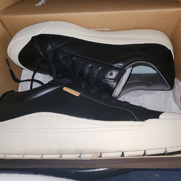 Black women's sneakers - Picture 3 of 3